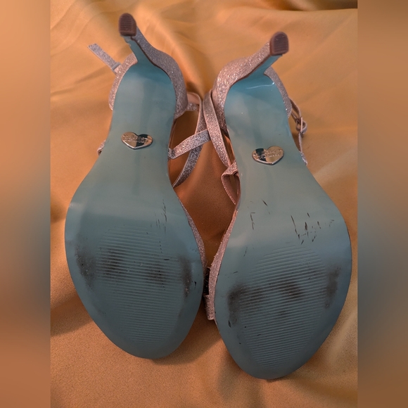 Betsy Johnson silver sparkle heels pumps stilleto size 9.5 - Picture 3 of 5